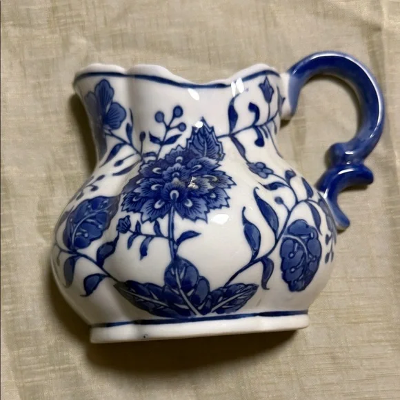 Elegant Blue Floral Ceramic Jug For Hanging On Your Wall - Picture 1 of 5